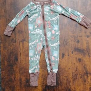 EUC The Sleepy Sloth 0-3 mo Light Green Brown Dino print zippy gender neutral